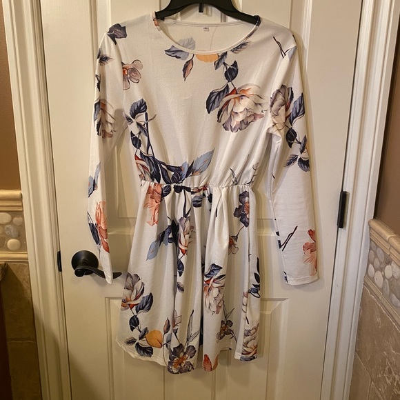 Dresses & Skirts - White Summer Floral Dress